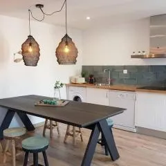 Amb encant i estil Mediterrani en zona tranquilla de Llançà i amb terrassa