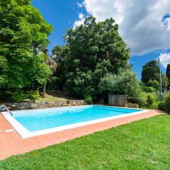 Farmhouse in Tuscany near Renaissance Villa