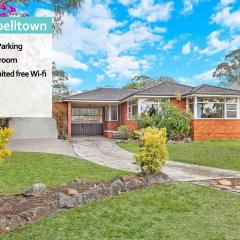 CAMPBELLTOWN HOLIDAY HOME 3 BED + FREE PARKING NCA039