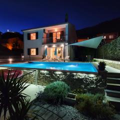 Villa with pool,tavern & superb view over Split
