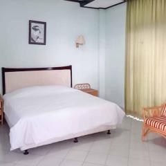 RedDoorz Plus near Tugu Mercusuar Anyer