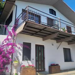 Detached house with garden and sea view