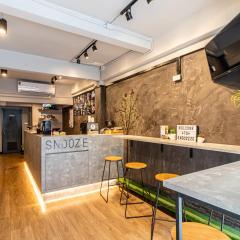 Snoozzze Hostel ใกล้รถไฟฟ้า ย่านบางรัก