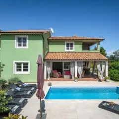 Spacious holiday house / pool / jacuzzi / playground / 6+2