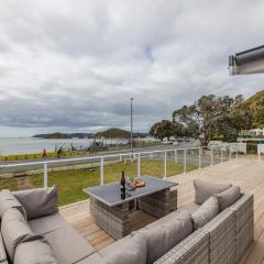 Waterfront Beach House - Paihia Holiday Home