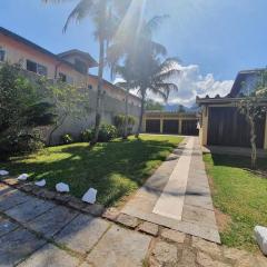 Linda casa a 130 metros da praia de Maranduba