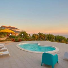 2 bedrooms villa with sea view private pool and enclosed garden at Favara