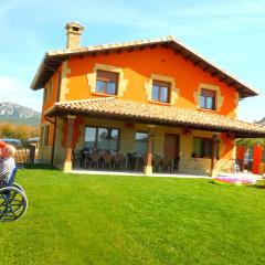 Casa rural Navarra accesible para grupos grandes de 14-16 personas Belastegui II