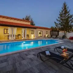Villa Desapemani with heated pool