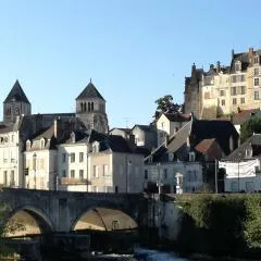 Au pied du château