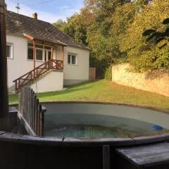 Hűvösvölgy Vendégház