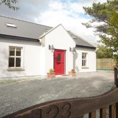 TÍ Mhaggie Holiday Cottage by Trident Holiday Homes