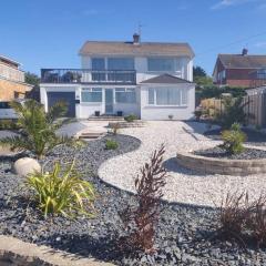 Detached House with Panoramic Sea Views