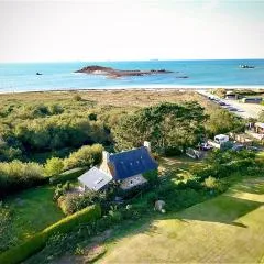Grande Maison, les pieds dans l'eau, Vacances Bord de Mer (50m de la plage).