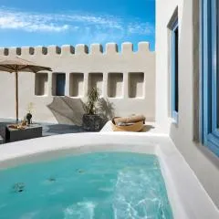 Luna Santorini Suites