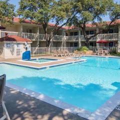 Motel 6-Addison, TX - Dallas