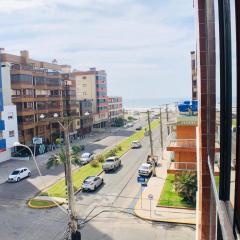 Apto com suíte e vista para o mar com churrasqueira, wi-fi e net.