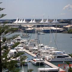 Main Beach Waterfront Apartment