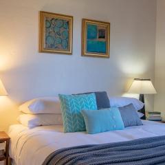 Dawns Sleeps 4 in 2 queens with 2 ensuites wifi in town.