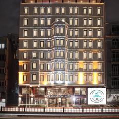 Grand Halic Goldenhorn