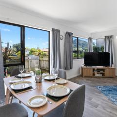 Mt Beach Retreat - Mt Maunganui Holiday Home