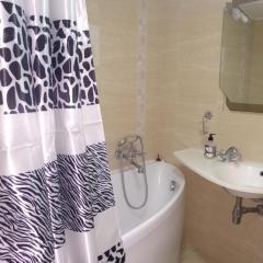 Центр, Євгена Коновальця, 3