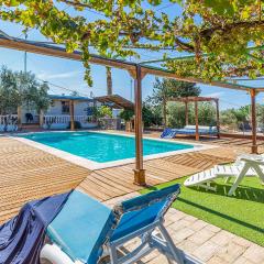 Stunning Home In Arahal With 4 Bedrooms, Wifi And Swimming Pool