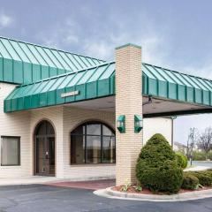 Quality Inn and Suites Indianapolis