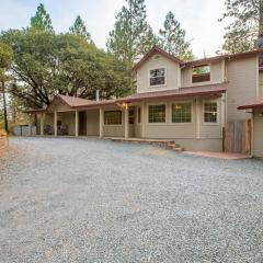 Mountain Retreat with Hot Tub & Pool Table - 1 hour from Squaw Valley Resort!