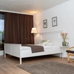 KELLER APARTMENT l 10C