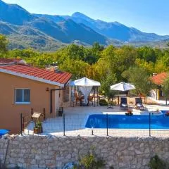 Villa Melita - Heated pool within Nature Park