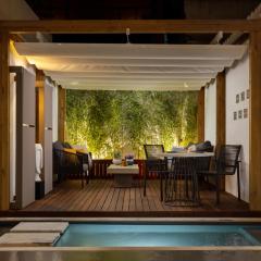 STUPENDO- Two Rooms, patio With refreshing Pond-Center-Air conditioning