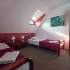 Pokoje w ,,Stajni ,,