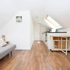 The Pines , Woodmancote