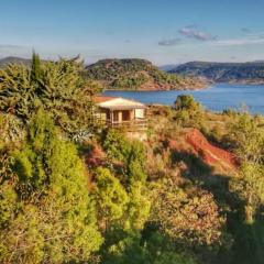 Studio 22 m2, terrasse vue montagne, dans propriété face au Lac du Salagou