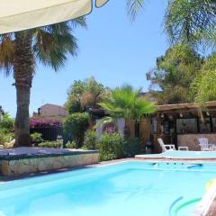 One bedroom appartement at Vaccarizzo delfino 50 m away from the beach with shared pool balcony and wifi
