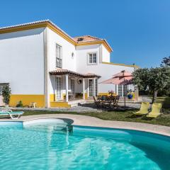 4 bedrooms villa with private pool enclosed garden and wifi at Azeitao