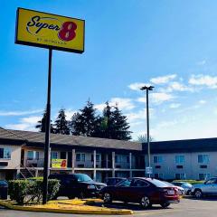 Super 8 by Wyndham Lynnwood