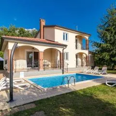 Holiday Home Lara by Interhome