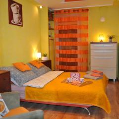 Lawendowe światło - przy stacji Metra