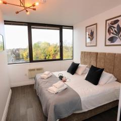 Aisiki Living at Upton Road, Multiple 1, 2, or 3-Bedroom Apartments, King or Twin Beds with Free WiFi & Parking Space