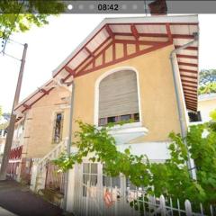 Charme assuré pour ce logement idéalement situé