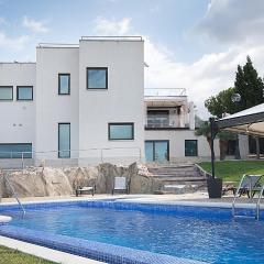 TarracoHomes, TH52 Villa Lighthouse con Piscina Privada, Terraza, y Vistas al Mar