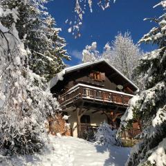 Chalet Le Doux Si, Large Self-Contained Apartment, 2km from Doucy-Combelouvière and close to Valmorel