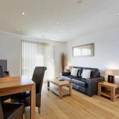 MODERN APARTMENT at SLOUGH STATION, LONDON IN 18 MINS!