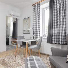 Park Promenada Cosy Apartment by BookingHost