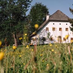 BAUERNHAUS DÖRFL IN DER STRASS