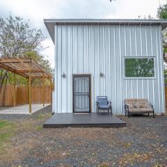 Guest House with Loft Near Downtown