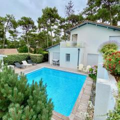 Relaxing villa with pool, multiple terraces, garden, Wifi, close to the beach
