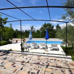 Charming Villa with Pool in Zbandaj